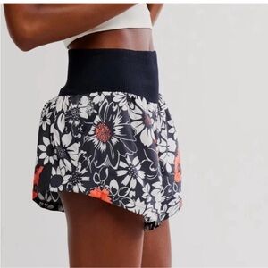 Free People movement Carpe Diem Printed Shorts. NWT tuxedo daisy combo